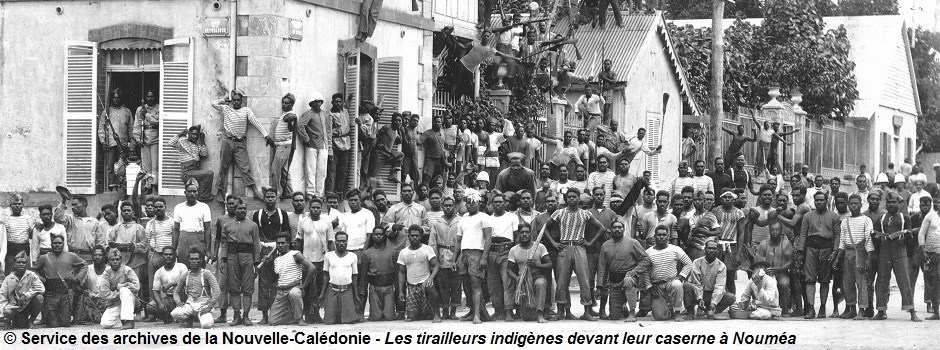 01 © SANC - Les tirailleurs indigènes de la Première Guerre mondiale devant leur caserne à Nouméa.jpg